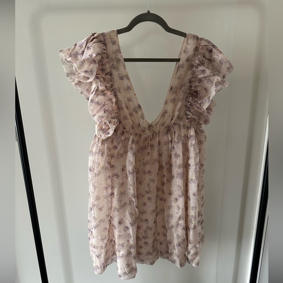 NWT VICI ONCE UPON A LOVE FLORAL CHIFFON FLUTTER SLEEVE MINI DRESS - Picture 3 of 6